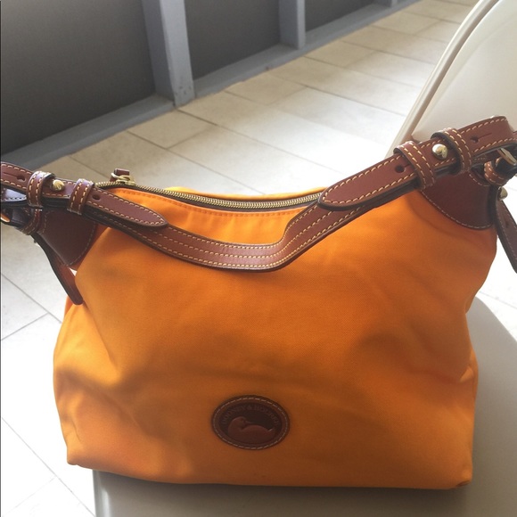Dooney & Bourke hobo style bag - Picture 2 of 3